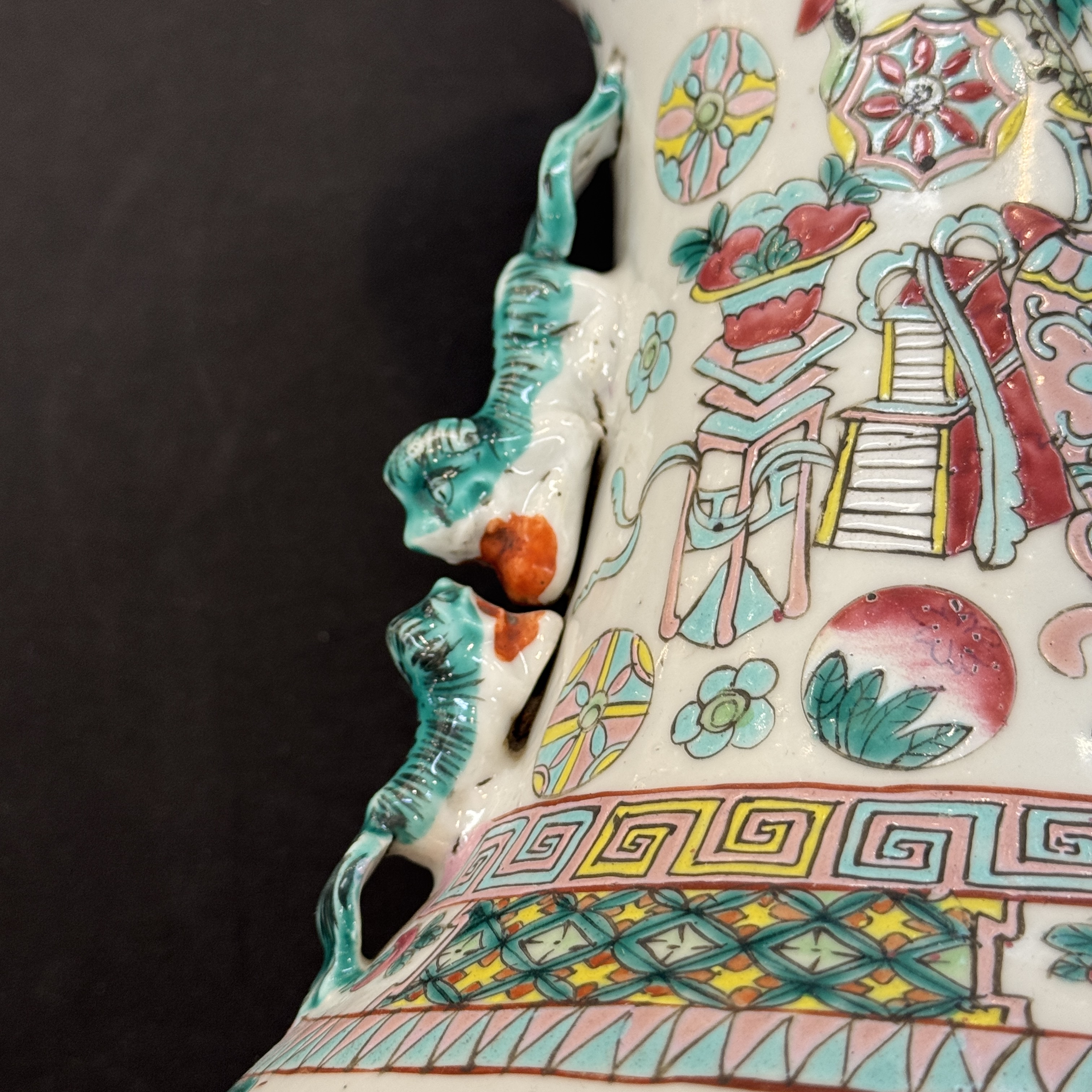 A Chinese famille rose 'Antiquities' vase and a jar — photo 19