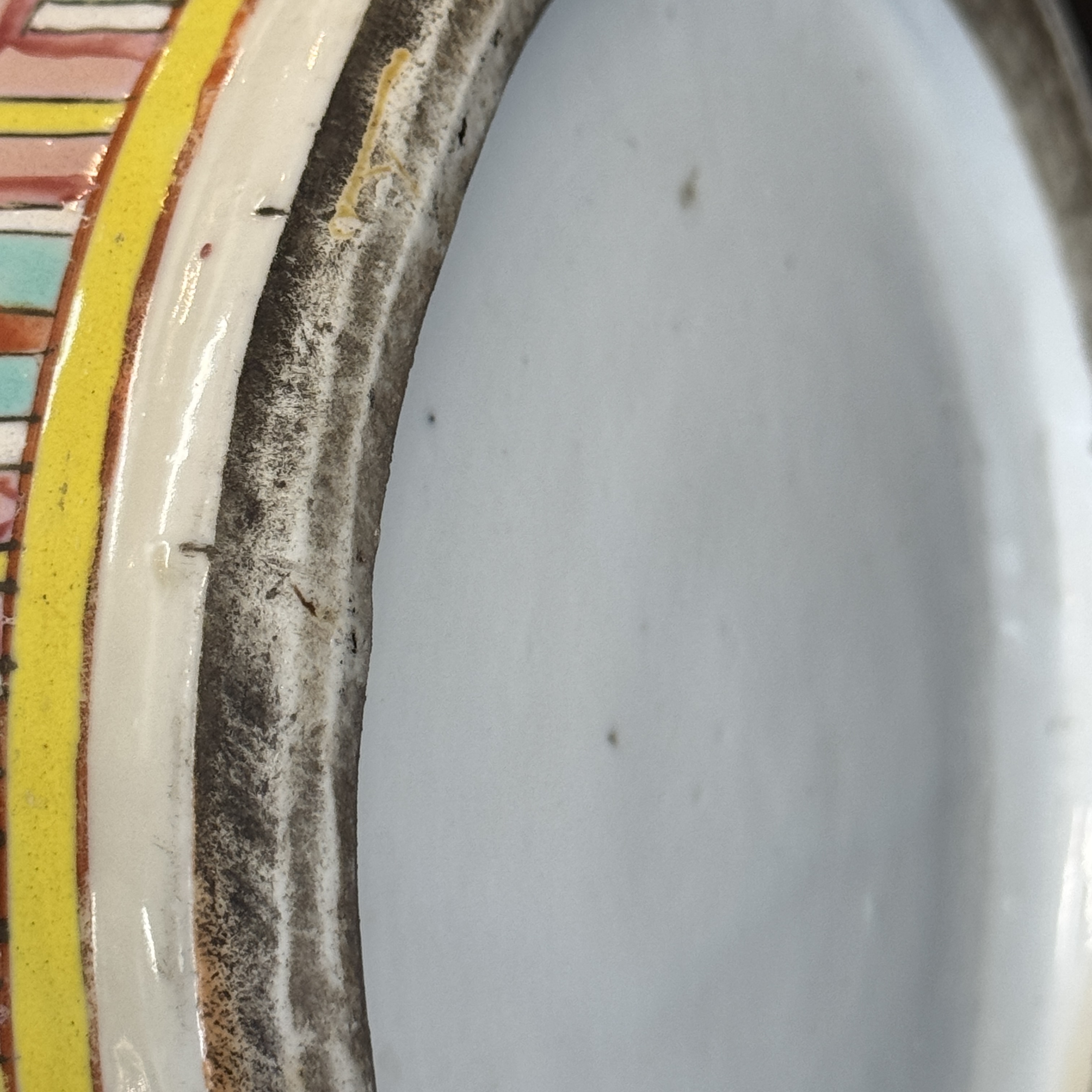 A Chinese famille rose 'Antiquities' vase and a jar — photo 26