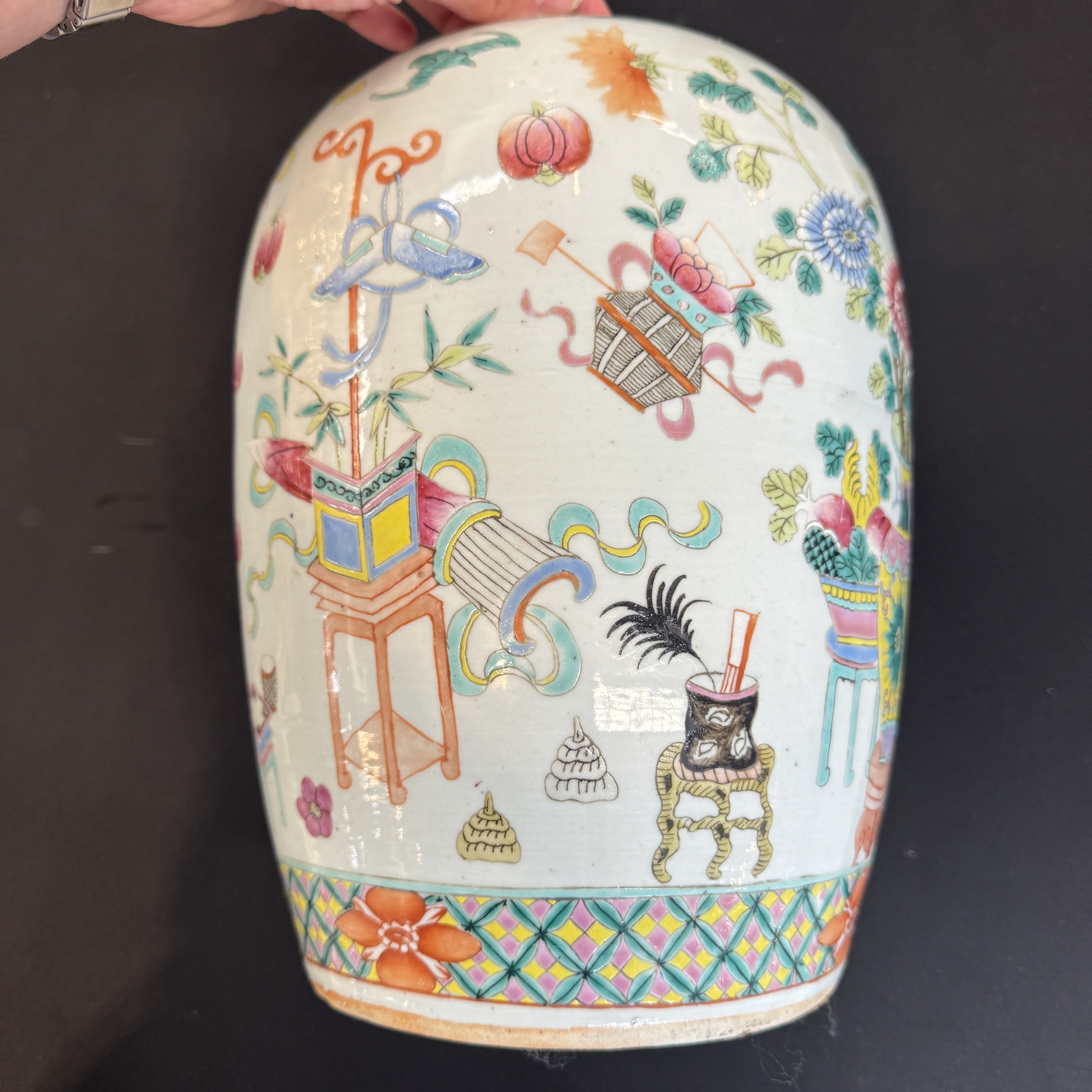 A Chinese famille rose 'Antiquities' vase and a jar — photo 6