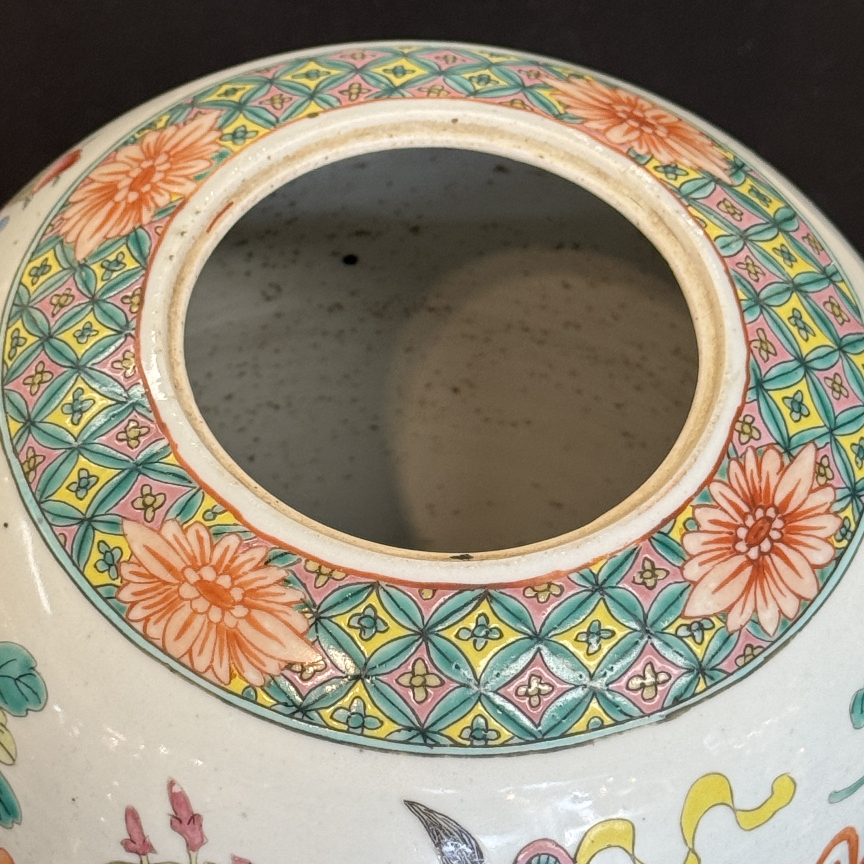 A Chinese famille rose 'Antiquities' vase and a jar — photo 8