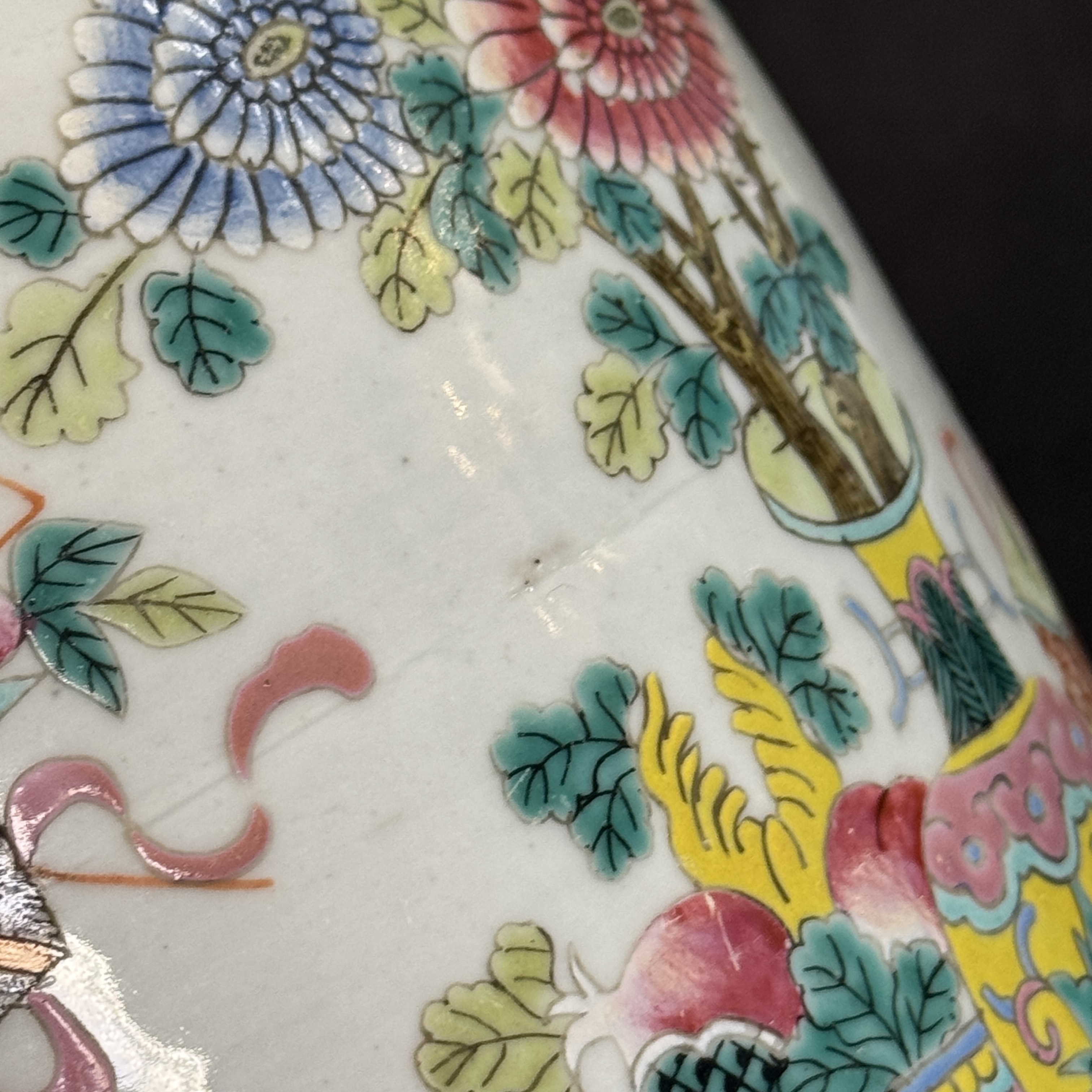 A Chinese famille rose 'Antiquities' vase and a jar — photo 9
