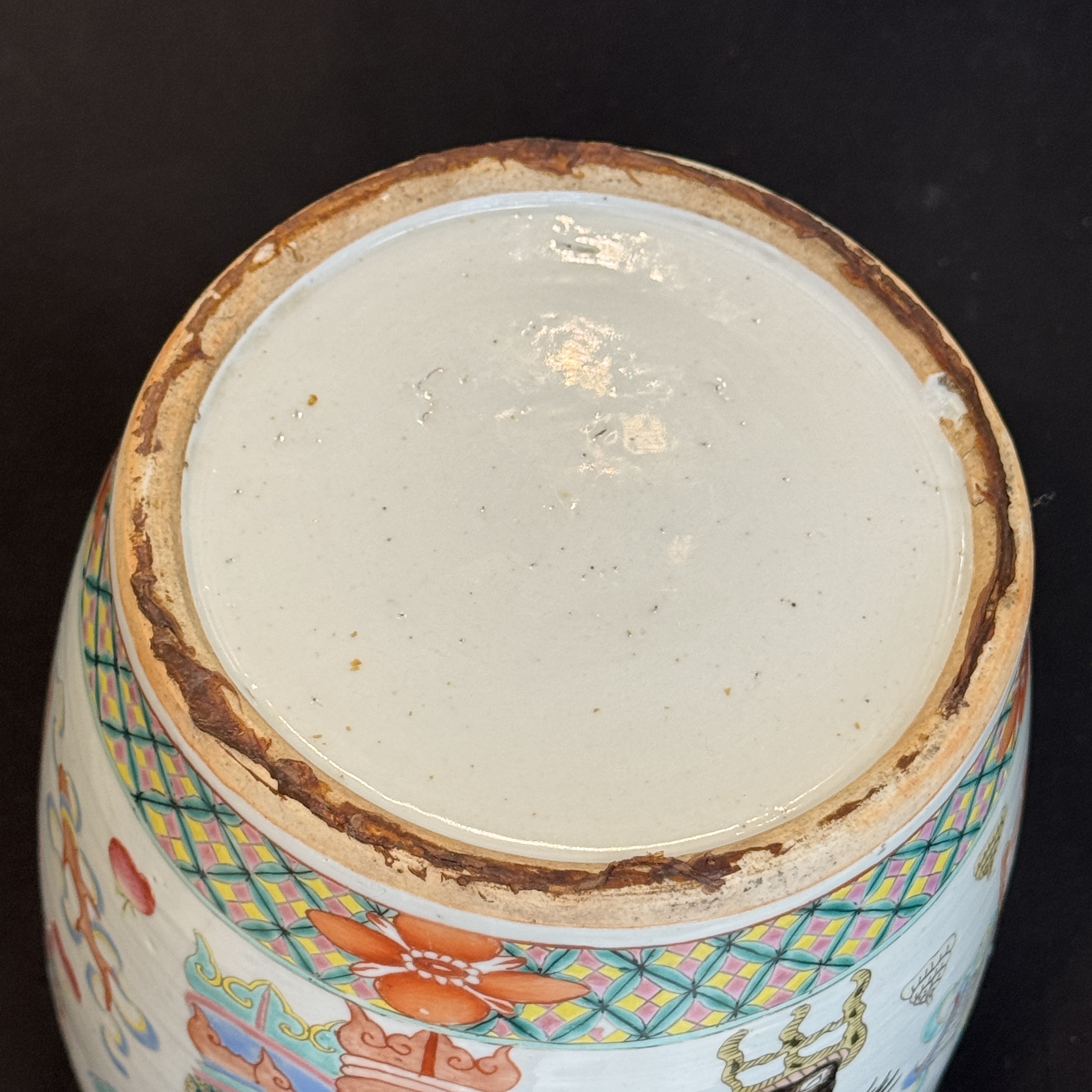 A Chinese famille rose 'Antiquities' vase and a jar — photo 10