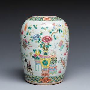 A Chinese famille rose 'Antiquities' vase and a jar — photo 2