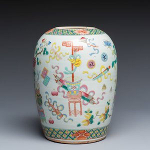 A Chinese famille rose 'Antiquities' vase and a jar — photo 3