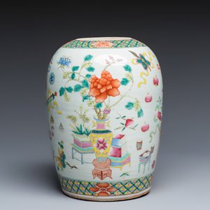 A Chinese famille rose 'Antiquities' vase and a jar — photo 4