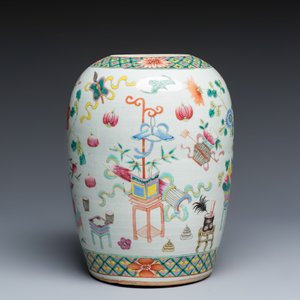 A Chinese famille rose 'Antiquities' vase and a jar — photo 5
