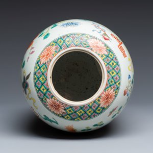 A Chinese famille rose 'Antiquities' vase and a jar — photo 6
