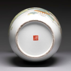 A Chinese famille rose 'Antiquities’ vase, signed Fang Jiazhen 方家珍, dated 1891 — photo 6