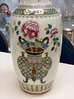 A Chinese famille rose 'Antiquities' vase, signed Zha Bing He Shi 查炳和氏, 19th C. — 照片 4