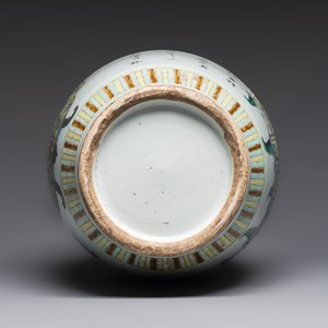 A Chinese famille rose 'Antiquities' vase, signed Zha Bing He Shi 查炳和氏, 19th C. — 照片 6