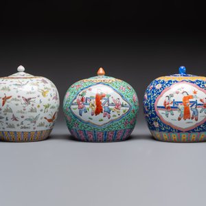 A Chinese famille rose archaistic covered vase, a vase, and three covered ginger jars, Qianlong marks, 20th C. — photo 8