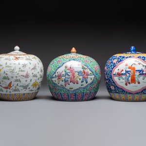 A Chinese famille rose archaistic covered vase, a vase, and three covered ginger jars, Qianlong marks, 20th C. — photo 10