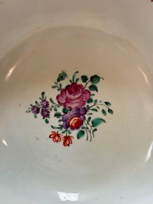 A Chinese famille rose armorial bowl with the arms of Byde with Hope in pretense, Qianlong, ca. 1775 — photo 6