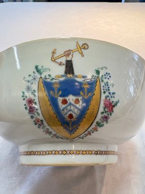 A Chinese famille rose armorial bowl with the arms of Byde with Hope in pretense, Qianlong, ca. 1775 — 照片 8