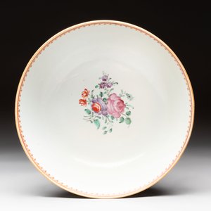 A Chinese famille rose armorial bowl with the arms of Byde with Hope in pretense, Qianlong, ca. 1775 — 照片 6