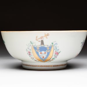 A Chinese famille rose armorial bowl with the arms of Byde with Hope in pretense, Qianlong, ca. 1775 — 照片 4