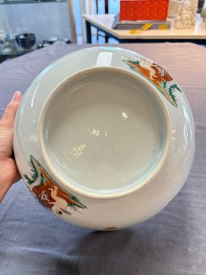 A Chinese famille rose armorial bowl with the arms of Troutbeck for the English market, Qianlong, ca. 1775 — foto 8