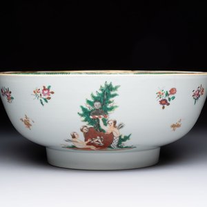 A Chinese famille rose armorial bowl with the arms of Troutbeck for the English market, Qianlong, ca. 1775 — foto 1