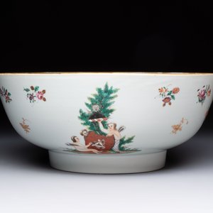 A Chinese famille rose armorial bowl with the arms of Troutbeck for the English market, Qianlong, ca. 1775 — foto 3