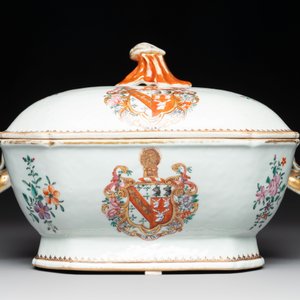 A Chinese famille rose armorial covered tureen and stand with the arms of Maltby impaling Lyne for the English market, Qianlong, ca. 1765 — 照片 5