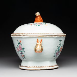 A Chinese famille rose armorial covered tureen and stand with the arms of Maltby impaling Lyne for the English market, Qianlong, ca. 1765 — 照片 6