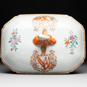 A Chinese famille rose armorial covered tureen and stand with the arms of Maltby impaling Lyne for the English market, Qianlong, ca. 1765 — 照片 9