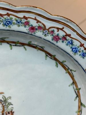 A Chinese famille rose armorial covered tureen, stand and serving dish with the arms of Visdelou for the French market, Qianlong, ca. 1765 — photo 18
