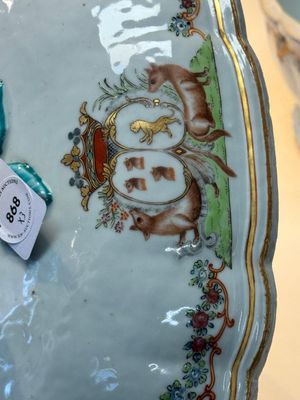 A Chinese famille rose armorial covered tureen, stand and serving dish with the arms of Visdelou for the French market, Qianlong, ca. 1765 — photo 32