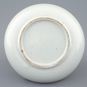 A Chinese famille rose armorial cup and saucer, Qianlong, 18th C. — photo 3