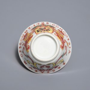 A Chinese famille rose armorial cup and saucer with VOC coat of arms, dated 1728, Yongzheng — 照片 9