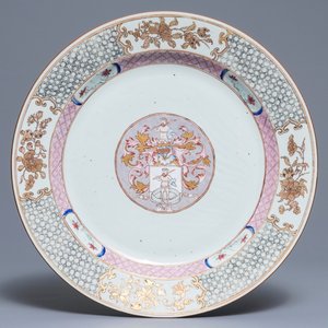 A Chinese famille rose armorial dish for the Dutch market, arms of Tuineman, Yongzheng — 照片 1