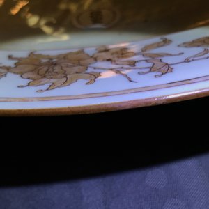 A Chinese famille rose armorial dish for the Dutch market, arms of Tuineman, Yongzheng — 照片 3