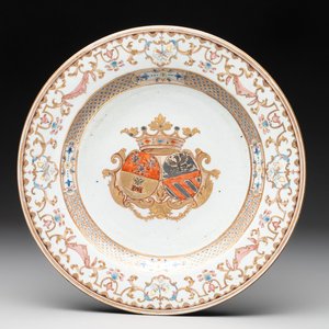A Chinese famille rose armorial dish with an alliance coat of arms of Frosconi and Proli for the Belgian market, Qianlong, ca. 1739 — photo 1