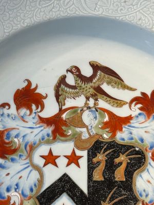 A Chinese famille rose armorial dish with incised rim for the English market with the arms of Willes Impaling Broster, Qianlong — photo 2