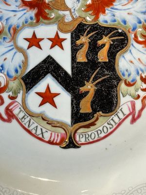 A Chinese famille rose armorial dish with incised rim for the English market with the arms of Willes Impaling Broster, Qianlong — photo 4
