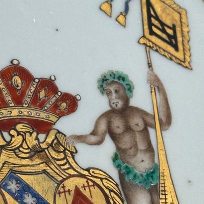 A Chinese famille rose armorial dish with the arms of Goos de Ghyseghem, Vecquemans and Golbeau for the Belgian market — 照片 7