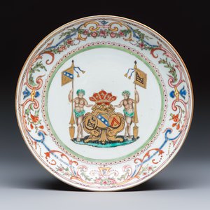 A Chinese famille rose armorial dish with the arms of Goos de Ghyseghem, Vecquemans and Golbeau for the Belgian market — 照片 1