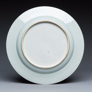 A Chinese famille rose armorial dish with the arms of Gourlay — 照片 2