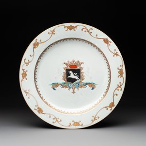 A Chinese famille rose armorial dish with the arms of van Beeftingh for the Dutch market, Qianlong, ca. 1745 — photo 1
