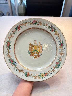 A Chinese famille rose armorial dish with the arms of William Ellis for the English market, Qianlong, ca. 1755 — photo 1