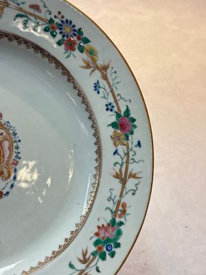 A Chinese famille rose armorial dish with the arms of William Ellis for the English market, Qianlong, ca. 1755 — photo 3