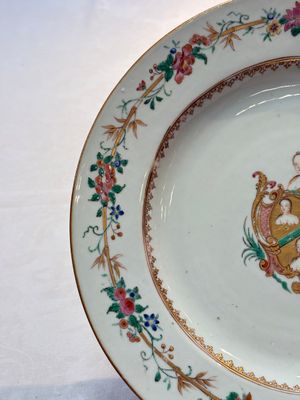 A Chinese famille rose armorial dish with the arms of William Ellis for the English market, Qianlong, ca. 1755 — photo 5