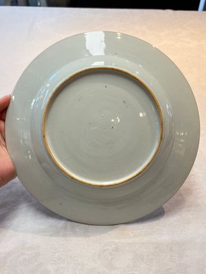 A Chinese famille rose armorial dish with the arms of William Ellis for the English market, Qianlong, ca. 1755 — photo 7