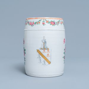 A Chinese famille rose armorial mug and a faux-bois border plate, Qianlong — 照片 4