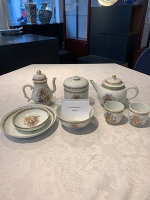 A Chinese famille rose armorial nine-piece service with the arms of Alexandre Lamotte-Baracé, Qianlong, ca. 1786-1789 — photo 1