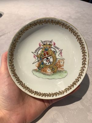 A Chinese famille rose armorial nine-piece service with the arms of Alexandre Lamotte-Baracé, Qianlong, ca. 1786-1789 — photo 14