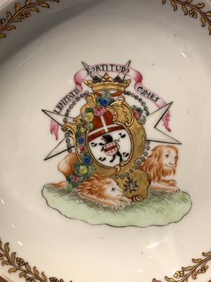 A Chinese famille rose armorial nine-piece service with the arms of Alexandre Lamotte-Baracé, Qianlong, ca. 1786-1789 — photo 15