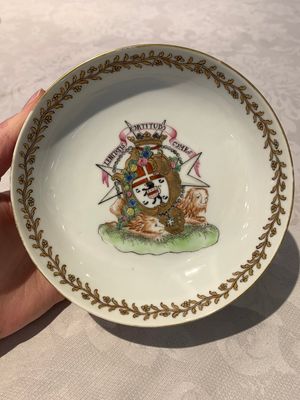 A Chinese famille rose armorial nine-piece service with the arms of Alexandre Lamotte-Baracé, Qianlong, ca. 1786-1789 — photo 17