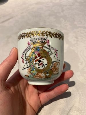 A Chinese famille rose armorial nine-piece service with the arms of Alexandre Lamotte-Baracé, Qianlong, ca. 1786-1789 — photo 2