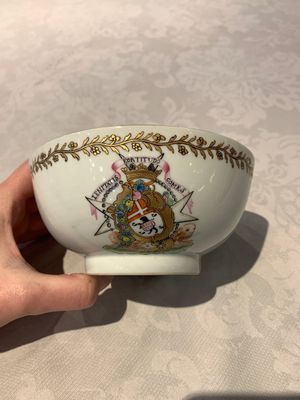 A Chinese famille rose armorial nine-piece service with the arms of Alexandre Lamotte-Baracé, Qianlong, ca. 1786-1789 — photo 25